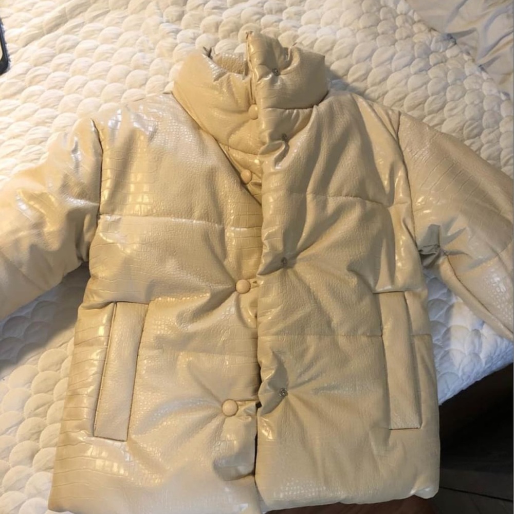 Fashion Nova cream puffer Jacket size S